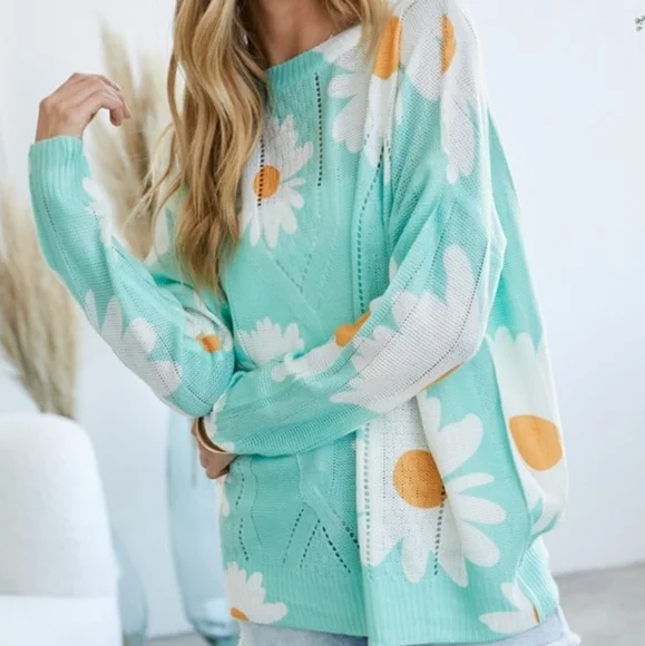 LAST CHANCE Lightweight Knit Daisy Sweater NWOT - Picture 4 of 13